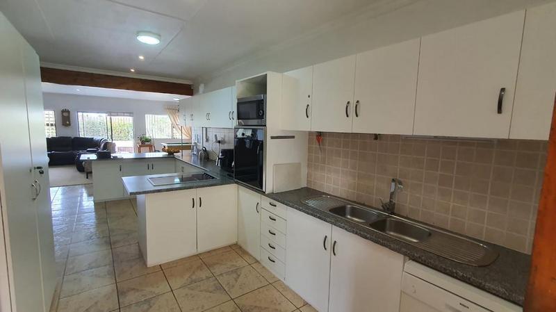 To Let 4 Bedroom Property for Rent in Dana Bay Western Cape